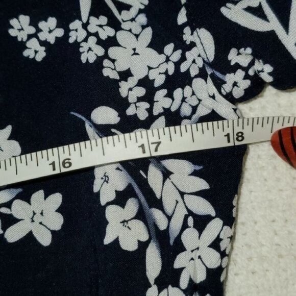 Calvin Klein Floral 100% Rayon Capped Sleeve Full Button Belt Loops Sz. 4 Dress - Picture 10 of 12